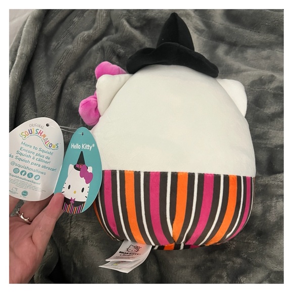 Hello Kitty Halloween Squishmallow 2024 - Picture 3 of 3